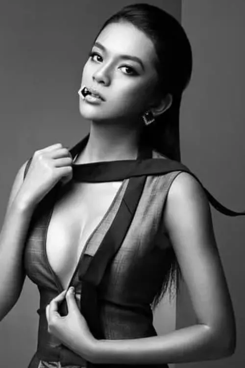 Renata Tan interpretando a 