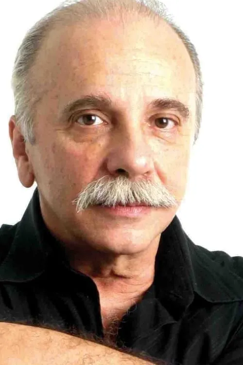 Renato Borghi interpretando a Himself