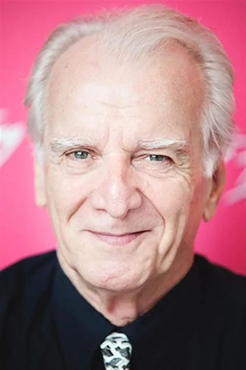 Renato Cortesi interpretando a