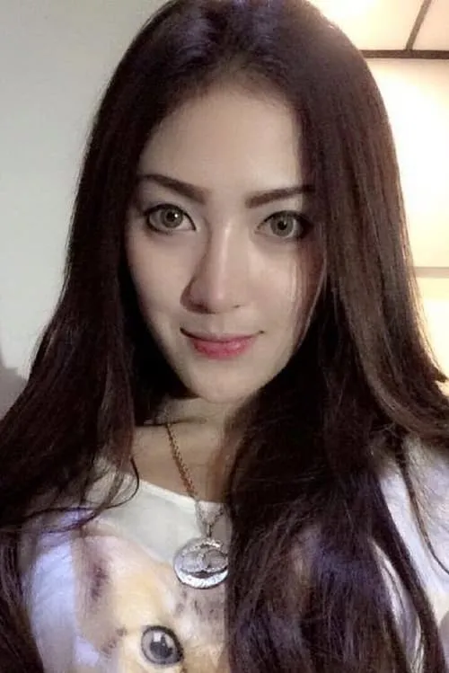 Resti Wulandari interpretando a Mia