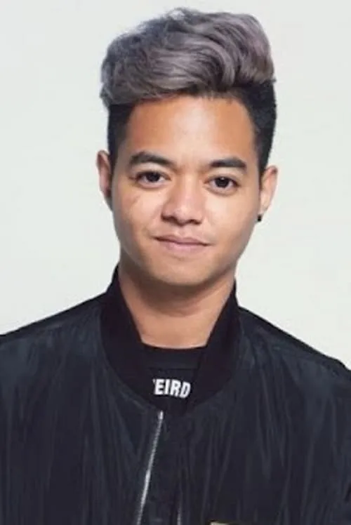 Reza Oktovian interpretando a Reza