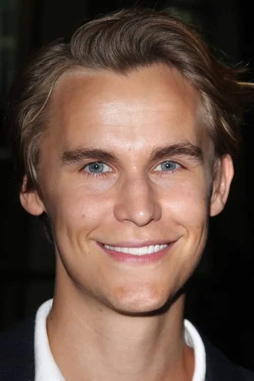Rhys Wakefield interpretando a Chase