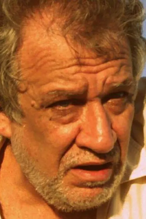 Ricardo Brandão interpretando a Armando