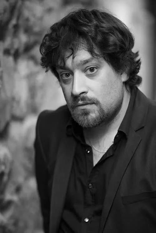 Riccardo Goretti interpretando a Maurizio Boldrini