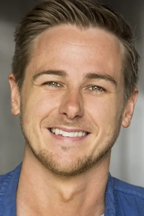 Alice Eve ha trabajado con Richard Alan Reid en 2 ocasiones