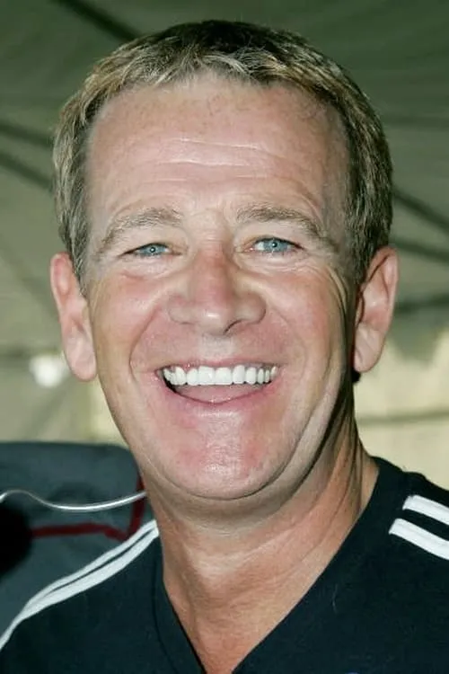 Richard Blade interpretando a Self