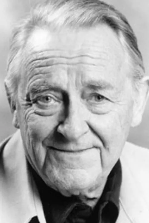 Richard Curnock interpretando a Geoffrey