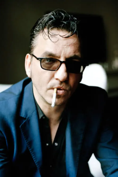 Richard Hawley interpretando a Himself, Guitarist