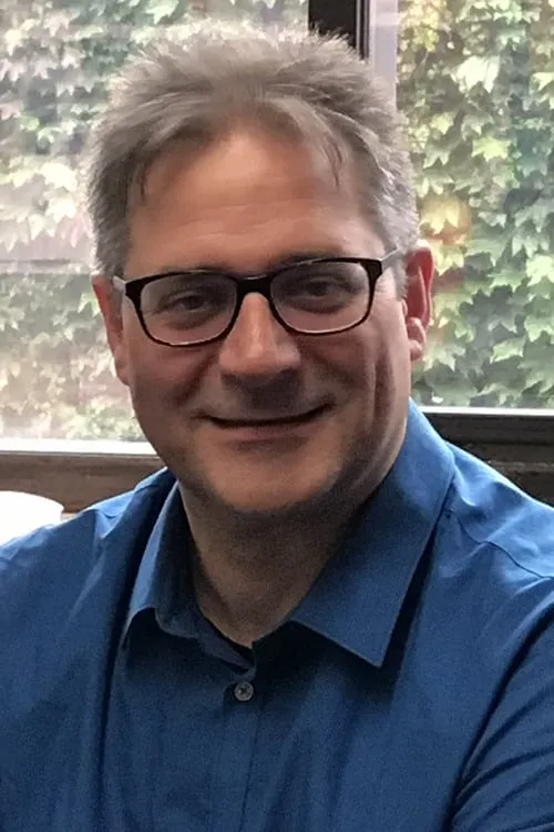 Joshua Simpson ha trabajado con Richard J. Hand en 1 ocasiones