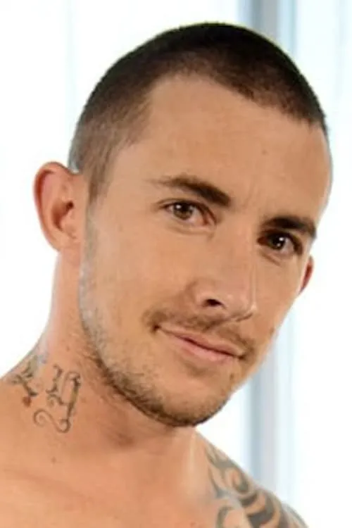 Richard Pierce interpretando a