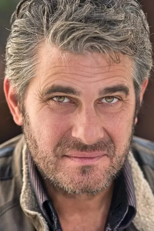 Richard Steinmetz interpretando a Detective