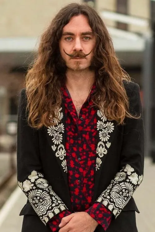 Richie Jackson interpretando a