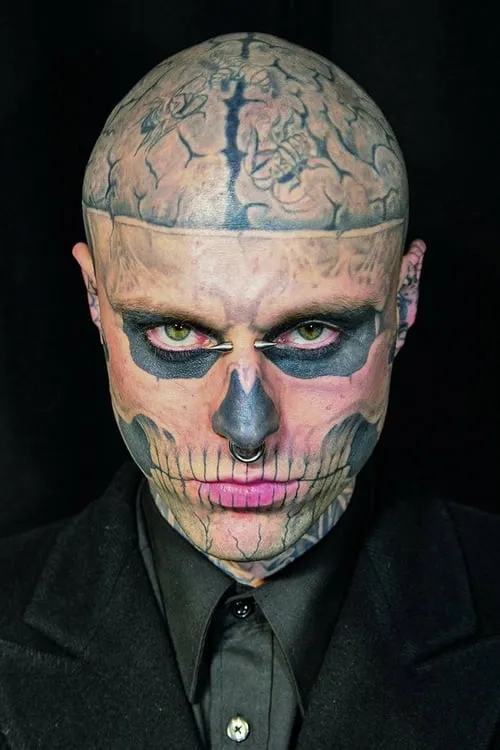 Juno Mak ha trabajado con Rick Genest en 1 ocasiones