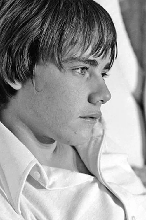 Rick Jule interpretando a (segment