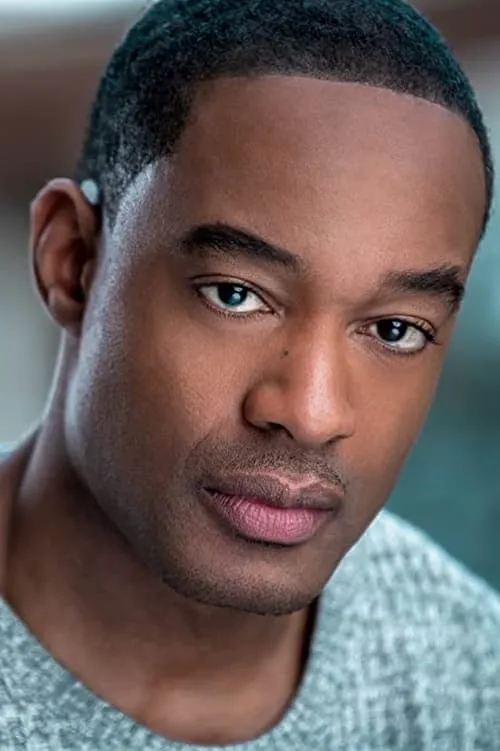 Rico Ball interpretando a Omar