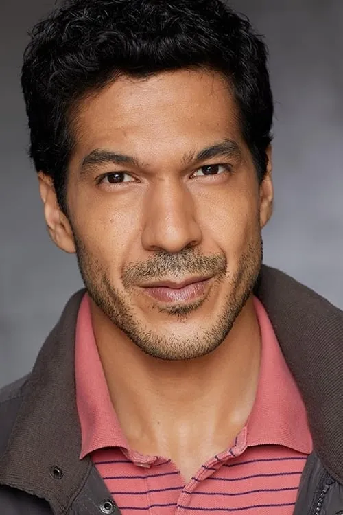 Rico Dakhil interpretando a Stewart