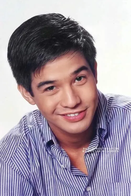Rico Yan interpretando a Miguel