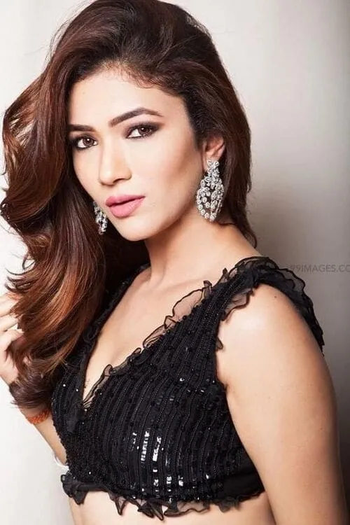 Ridhima Pandit — personaje: Devina Kapoor