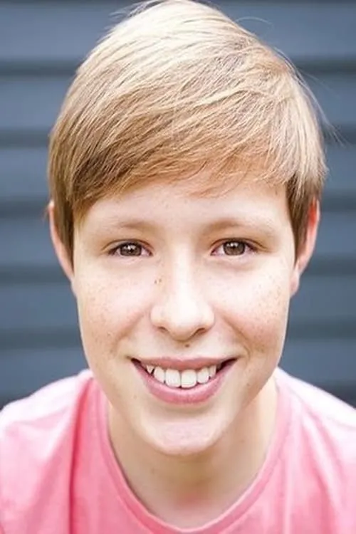 Riley T. Brown interpretando a Josh