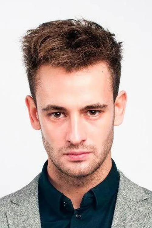 Риналь Мухаметов interpretando a Norman