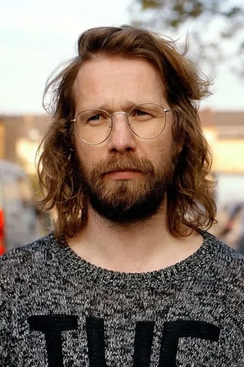 Risto Kübar interpretando a 