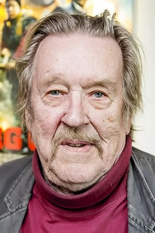 Risto Salmi interpretando a Helppoheikki torilla