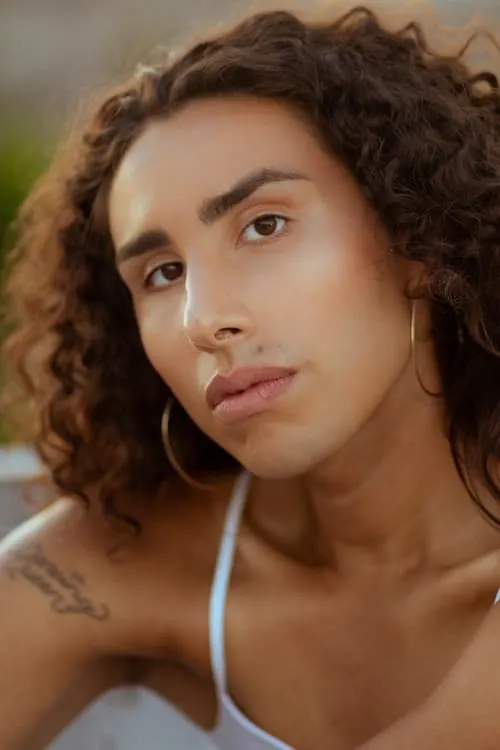 Victoria Pedretti ha trabajado con River Gallo en 1 ocasiones