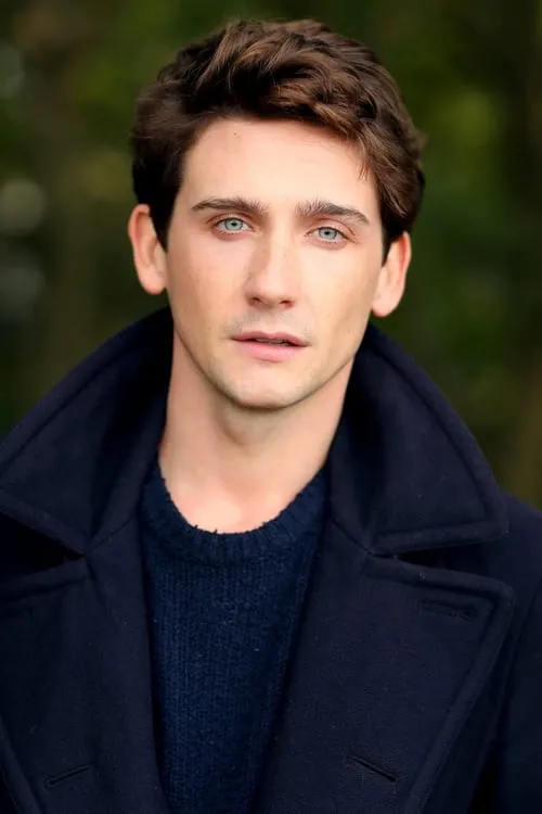 Edward Harper-Jones ha trabajado con River Hawkins en 1 ocasiones