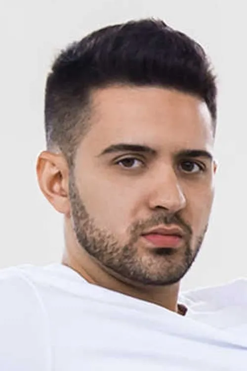 Robbie Rojo interpretando a