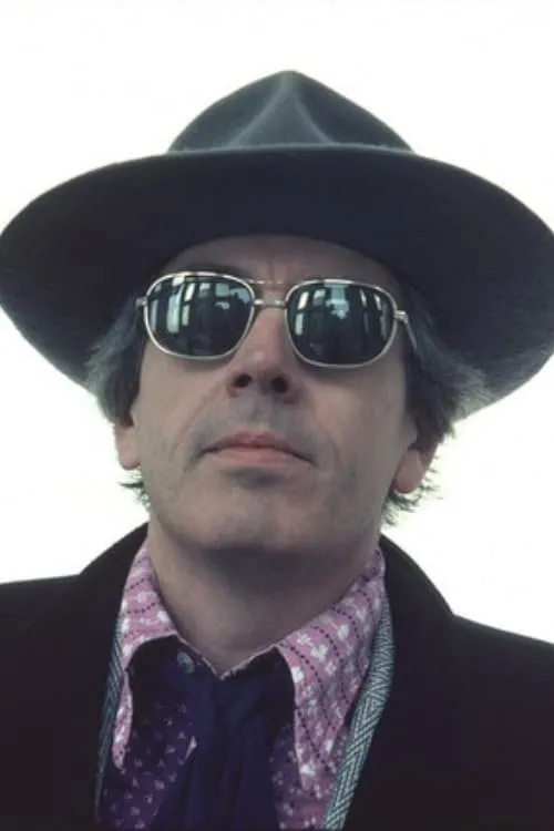 Robert Ashley interpretando a