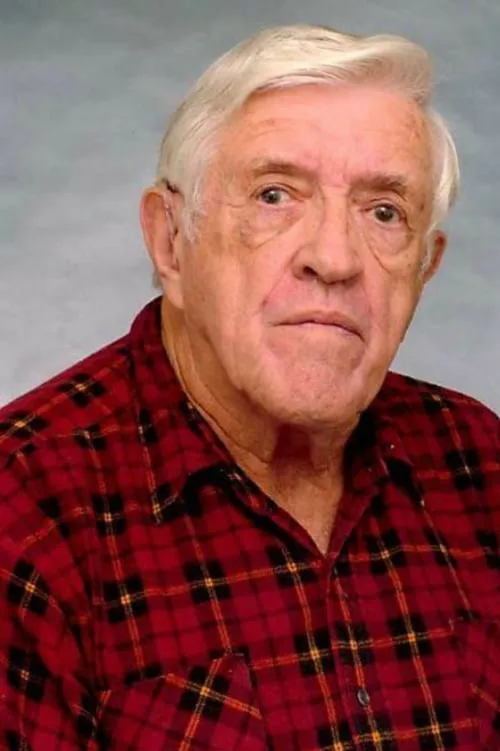 Robert Beecher interpretando a Oren Hawker