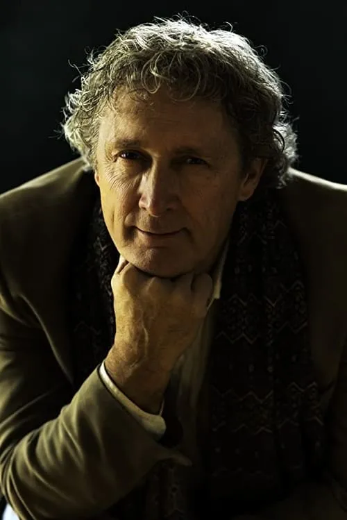 Robert D. Morais interpretando a 