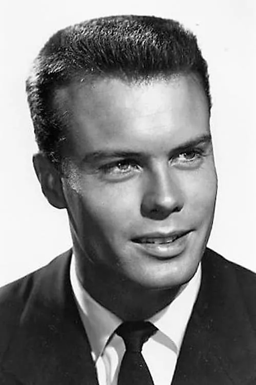 Robert Francis interpretando a MSgt. John A. Rand