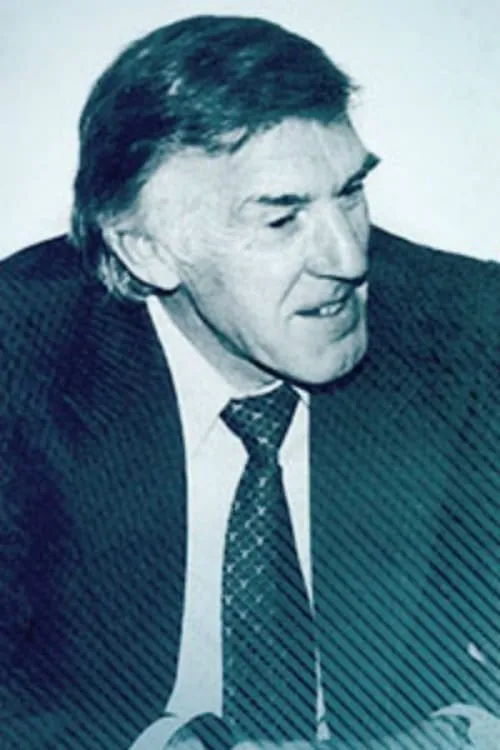 Robert Holmes interpretando a (archival footage)