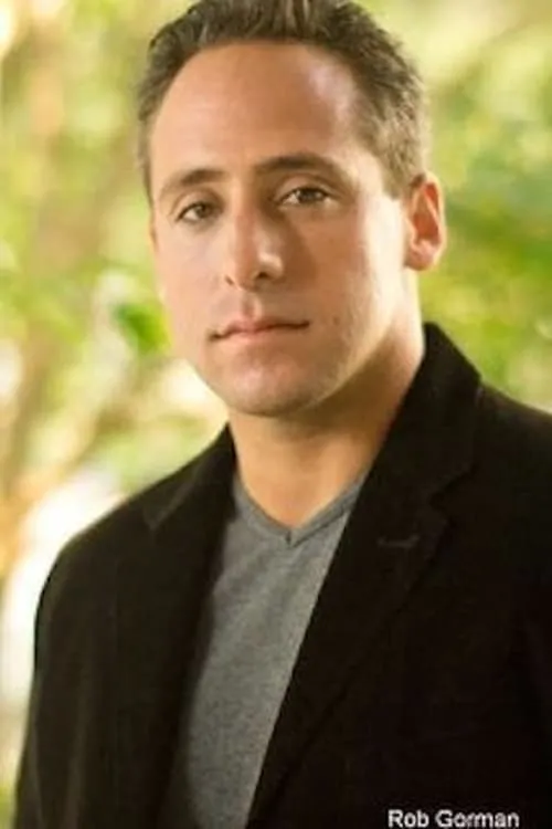 Robert Hy Gorman interpretando a Scott Norman