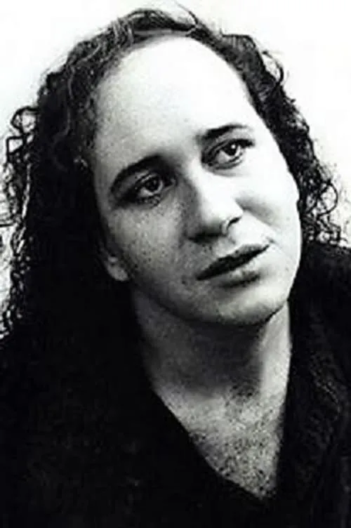 Robert Jacks interpretando a Peretz