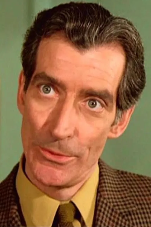 Robert James interpretando a Campbell