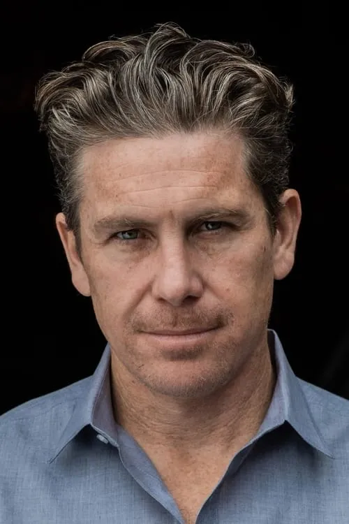 Robert Jayne interpretando a Robert Peters