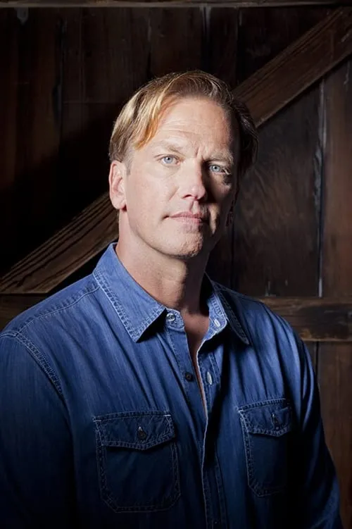 Robert Kerbeck interpretando a Clay