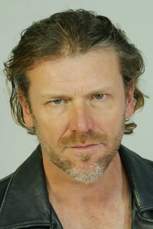 Robert Madison interpretando a