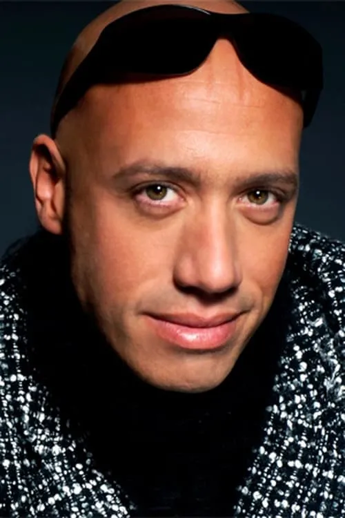 Robert Verdi interpretando a Self