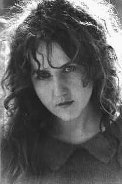 Roberta Lerici interpretando a cameriere marchigiana