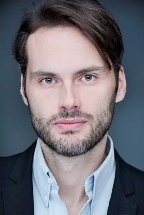 Roberto Hoyas interpretando a Alfonso