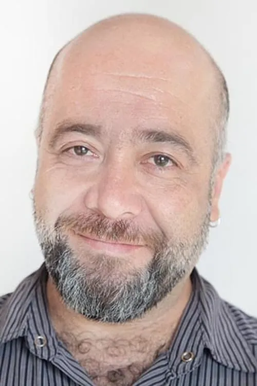 Roberto Prieto — personaje: Checho