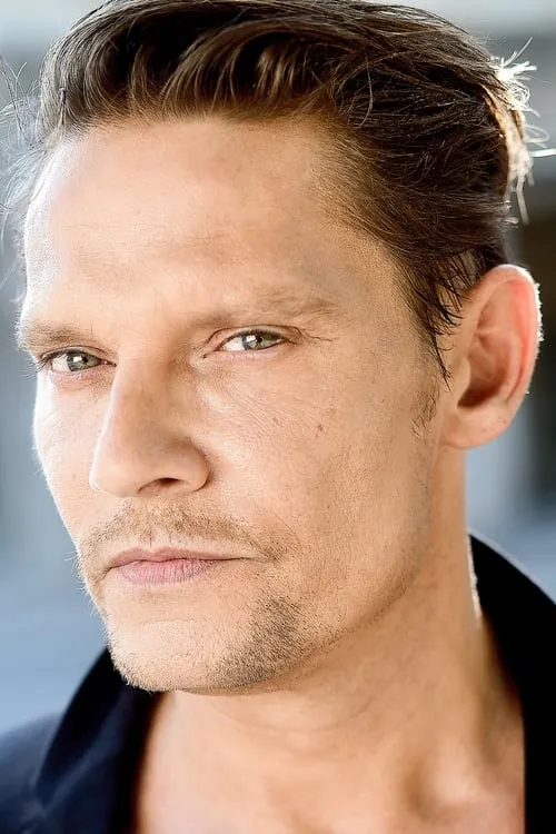 Roberto Thoenelt interpretando a Dr. Krake