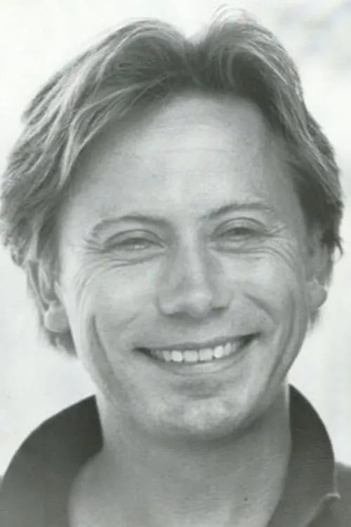 Robin Langford interpretando a Duc de Sarlat