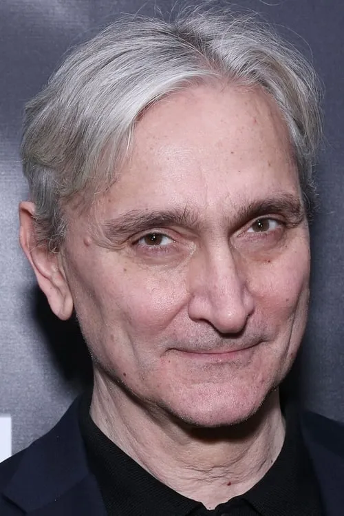 Rocco Sisto interpretando a Richard 'Richie' Gazzo