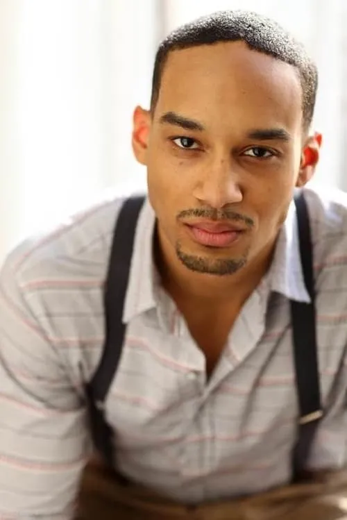 Rodney Richardson interpretando a Ruben