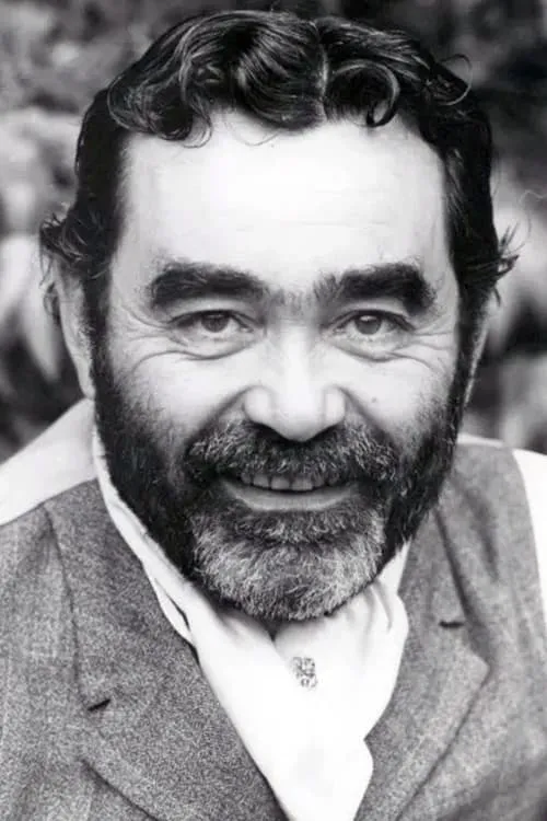 Roger Jacquet interpretando a 