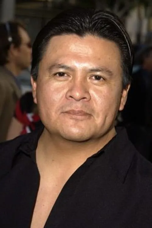 Roger Willie interpretando a Charlie Whitehorse